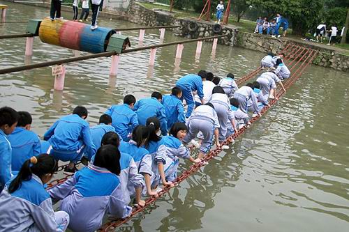 水上铁锁桥